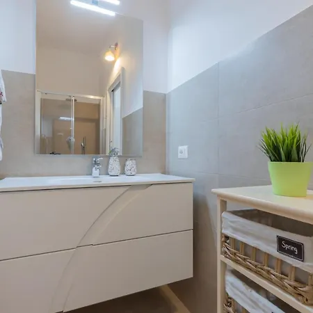 Design Premium In Center - Homeunity Apartament