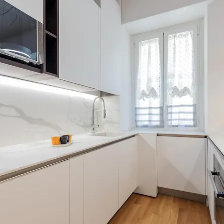 Design Premium In Center - Homeunity * Милан
