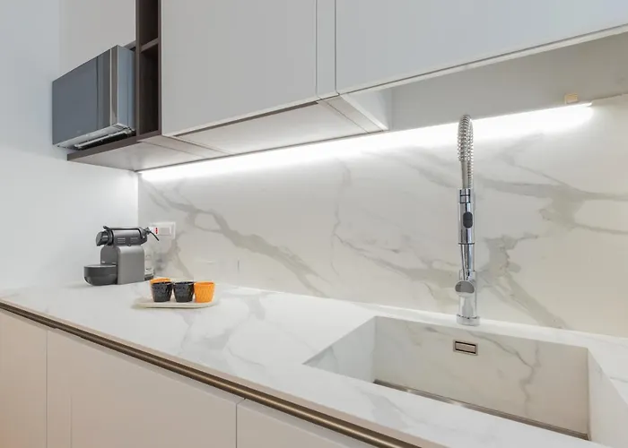 Design Premium In Center - Homeunity Apartment
