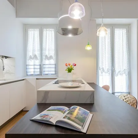 Design Premium In Center - Homeunity Apartmán